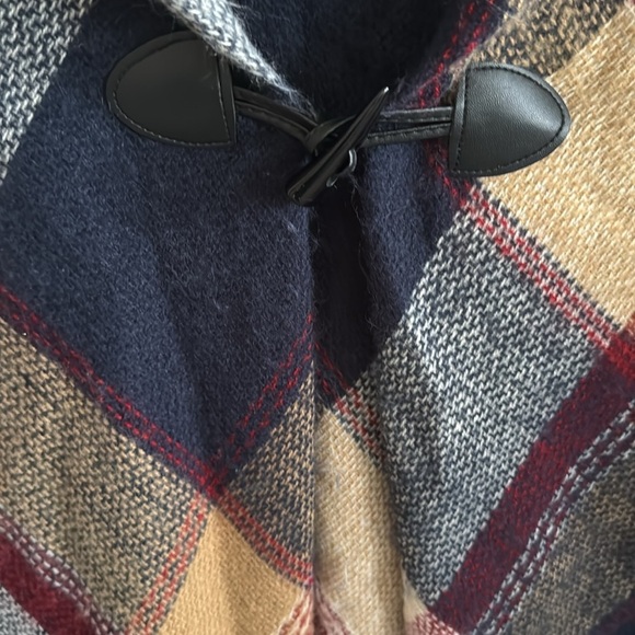 Modena NYC plaid knit soft fringe Shawl/Cape/poncho Women’s One Size NWOT - Picture 5 of 6